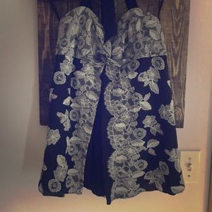 White House Black Market tank